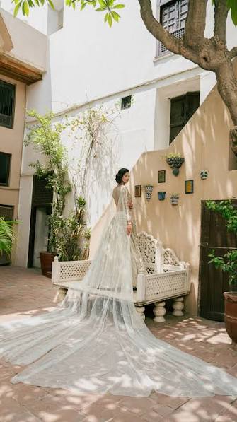 Noor-e-Bahar Bridal Ensemble Angle 4